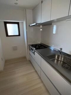 キッチン　３口コンロ・システムキッチンです