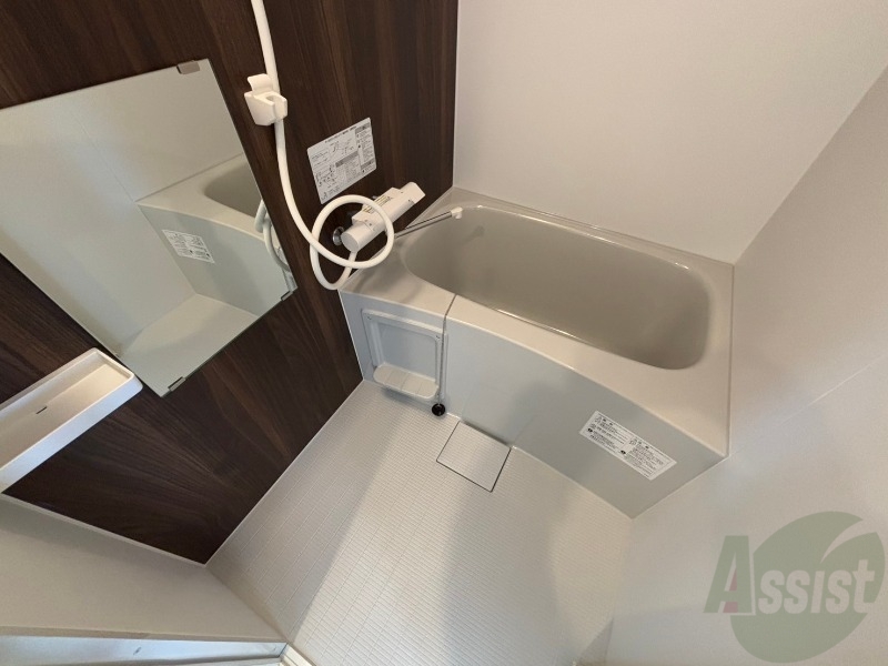 バス・シャワールーム　お風呂になります。一日の疲れを癒してくださいね。