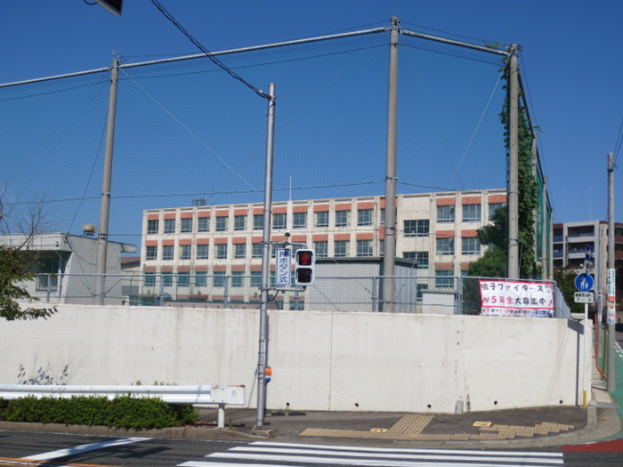 小学校　鳴子小学校（小学校）まで375m