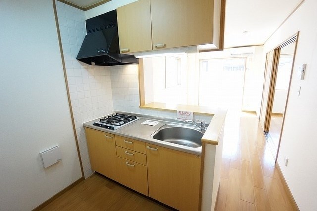 キッチン　カウンターキッチンでリビングを見渡せます。