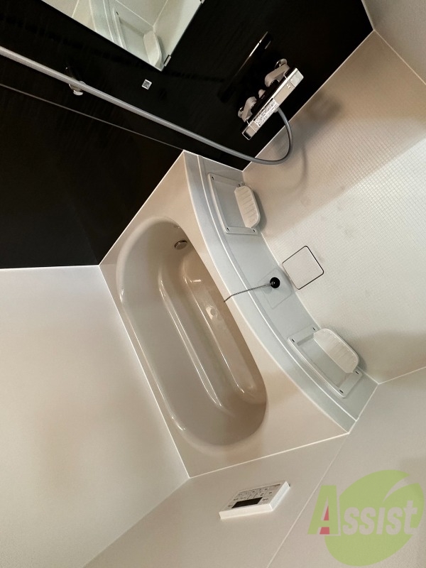 バス・シャワールーム　追い焚き機能が付いているのでいつでも温かいお風呂に入れますよ