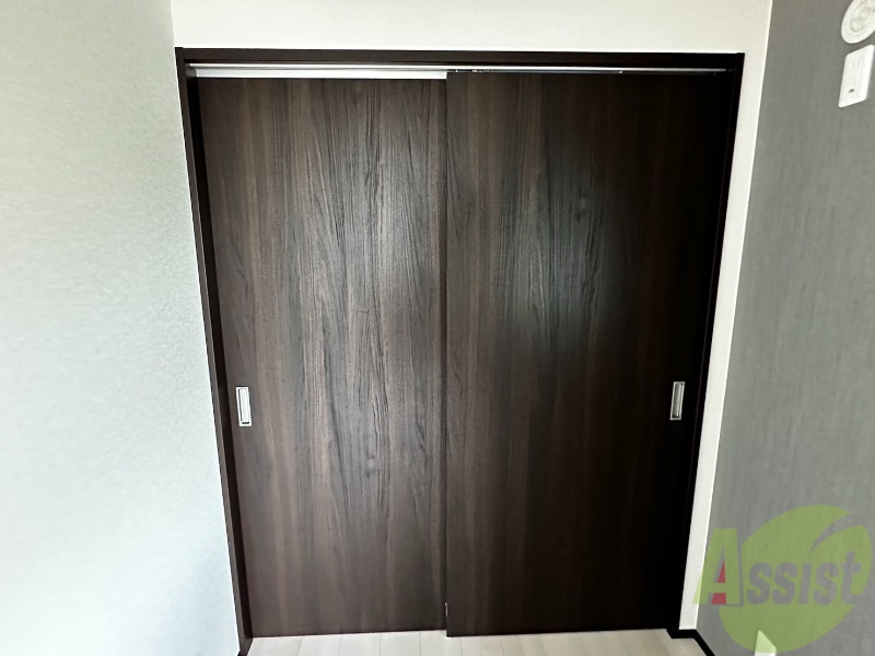 収納　収納はこちらのクローゼットをお使いください。