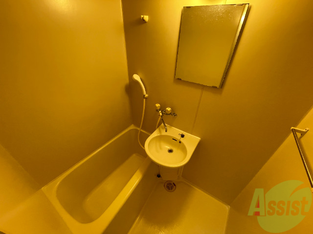 バス・シャワールーム　バス・トイレ別でお掃除しやすいですよ～。