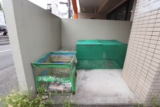 その他共有部分　敷地内にゴミ置き場があるので、朝の忙しいときに便利ですね☆