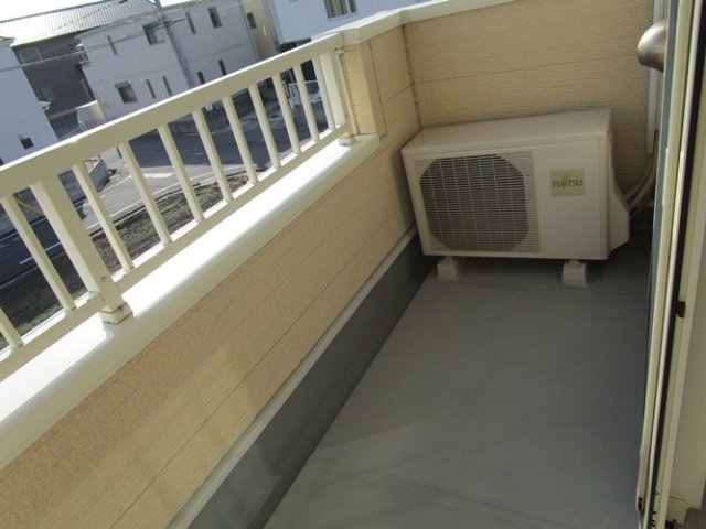バルコニー　同物件別部屋です。