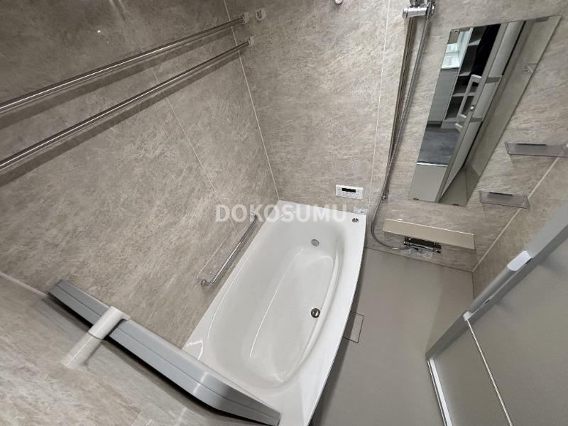 バス・シャワールーム　一日の疲れをやさしく癒やす、清潔感あふれるリラックスバス。