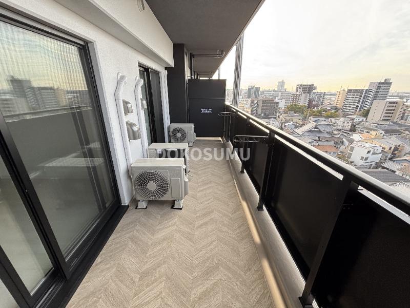 バルコニー　心地よい風と光を感じる、暮らしの楽しみが広がる場所。