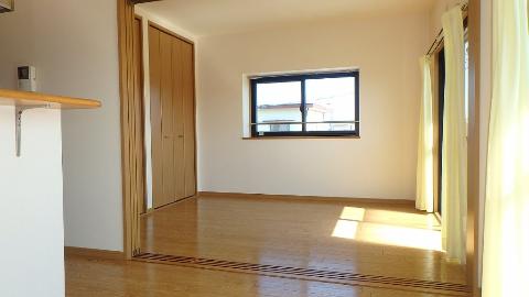 その他　リビング横の洋室♪