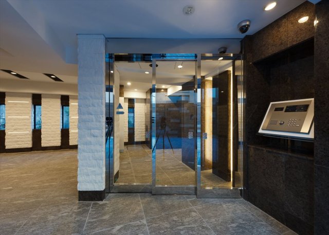 エントランス　落ち着いたエントランスです