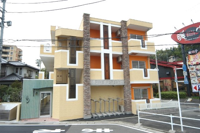 建物外観　かわいいデザインのマンションです。