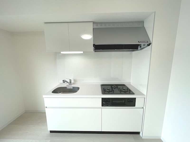 キッチン　３口コンロ付システムキッチン。