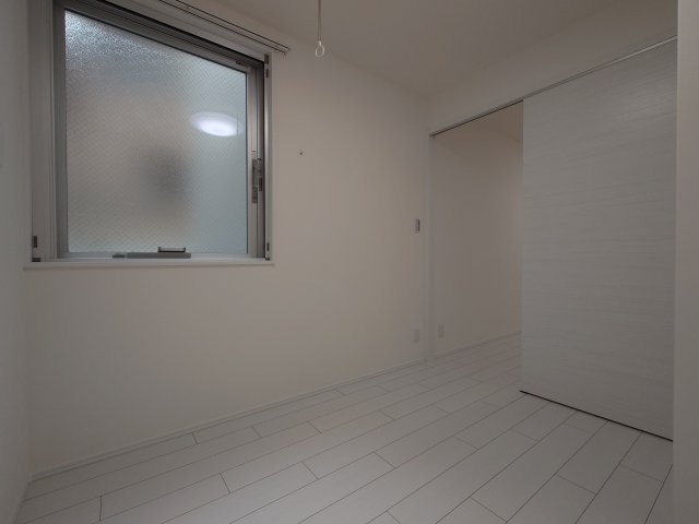 居室・リビング　個人の部屋や寝室として使える洋室です