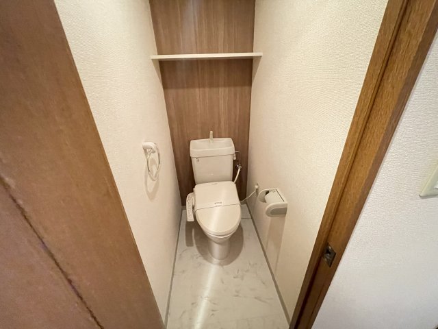 トイレ　別号室（角部屋）の参考写真です