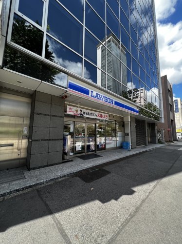 コンビニ　ローソン 丸の内伏見通店（コンビニ）まで211m