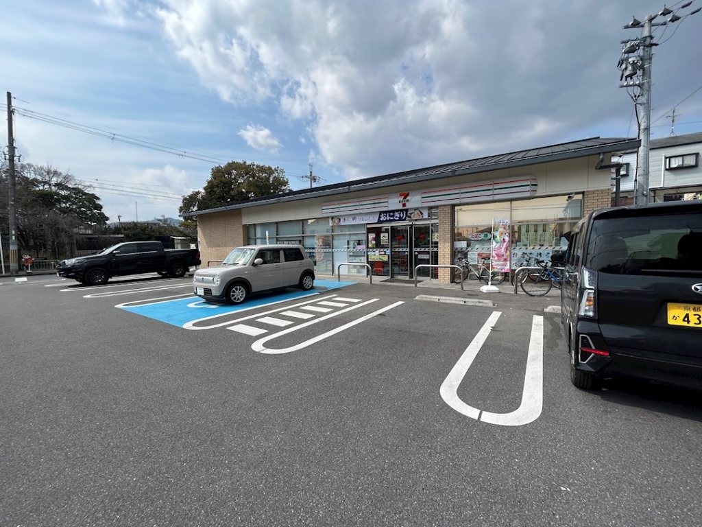 コンビニ　セブンイレブン 京都桂上野西町店（コンビニ）まで92m