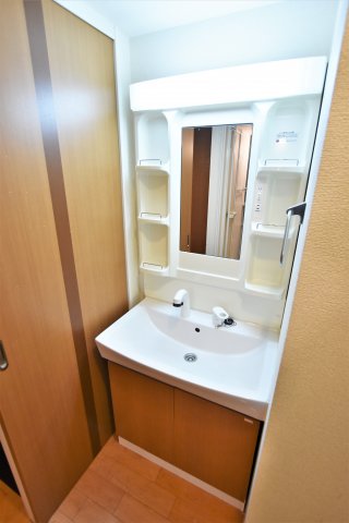 洗面設備　同物件、別号室の参考写真です。