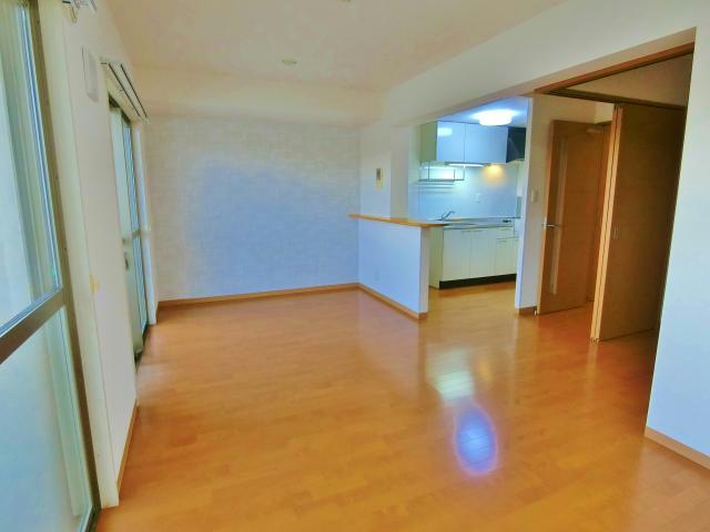 居室・リビング　室内写真は別部屋の写真です。