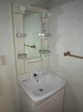 洗面設備　施工イメージ、同物件別部屋の写真です