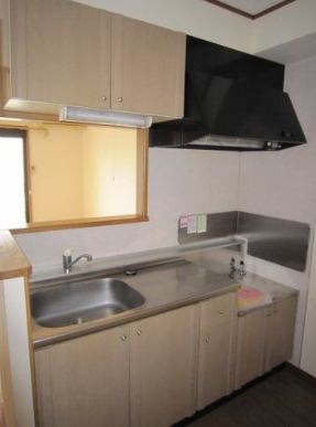 キッチン　施工イメージ、同物件別部屋の写真です