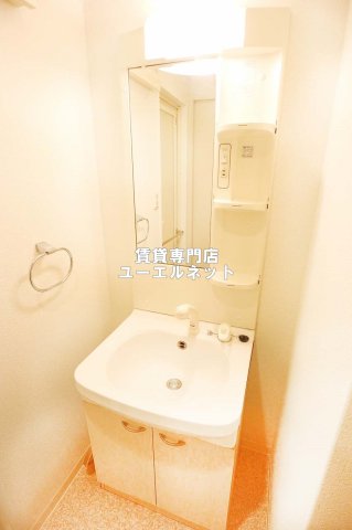 洗面設備　清潔感ある独立洗面台で毎日気持ちよく♪