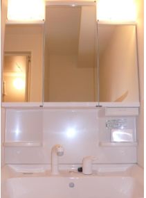 洗面設備　独立洗面台、朝の身支度には欠かせません