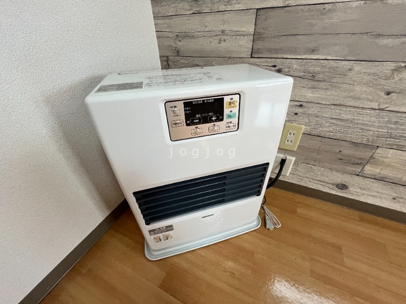 その他設備　灯油ＦＦ式ストーブ