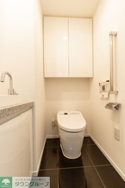 トイレ　※写真は同タイプ住戸です。