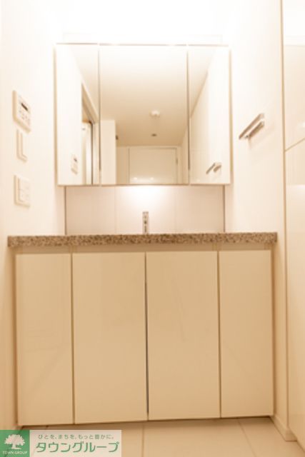 洗面設備　※写真は同タイプ住戸です。