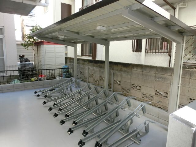 駐車場　屋根付き駐輪帖