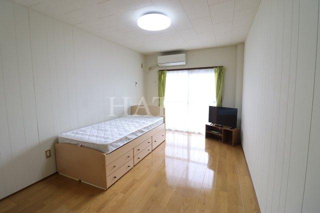 居室・リビング　別物件同型タイプのお写真です。