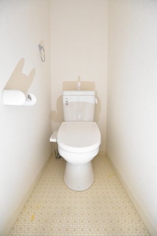 トイレ　別号室画像。ご参考下さい
