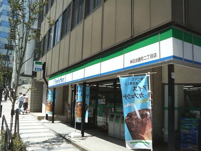 コンビニ　ファミリーマート 神田淡路町店（コンビニ）まで136m