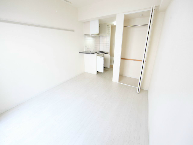 その他　洋室6.5帖　エアコン完備　収納充実しています