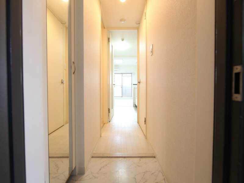 玄関　玄関（シューズボックス充実しています）