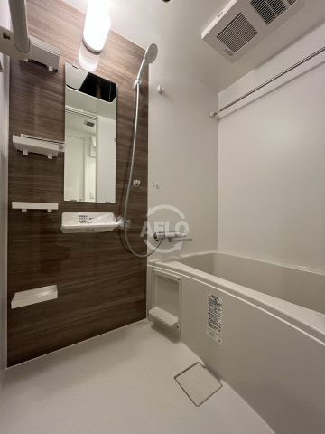 バス・シャワールーム　セレニテ難波ミラク参番館　浴室