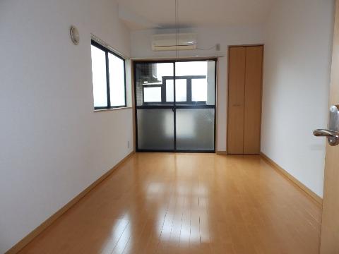 居室・リビング　室内