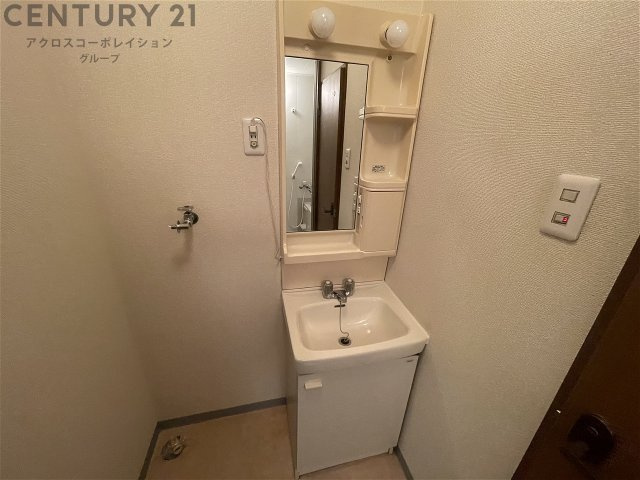 洗面設備　洗面所内に室内洗濯機置き場がついてます！