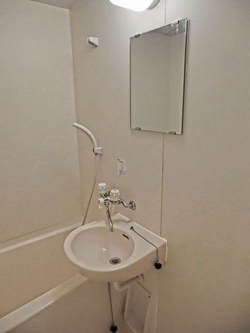洗面設備　便利な鏡付