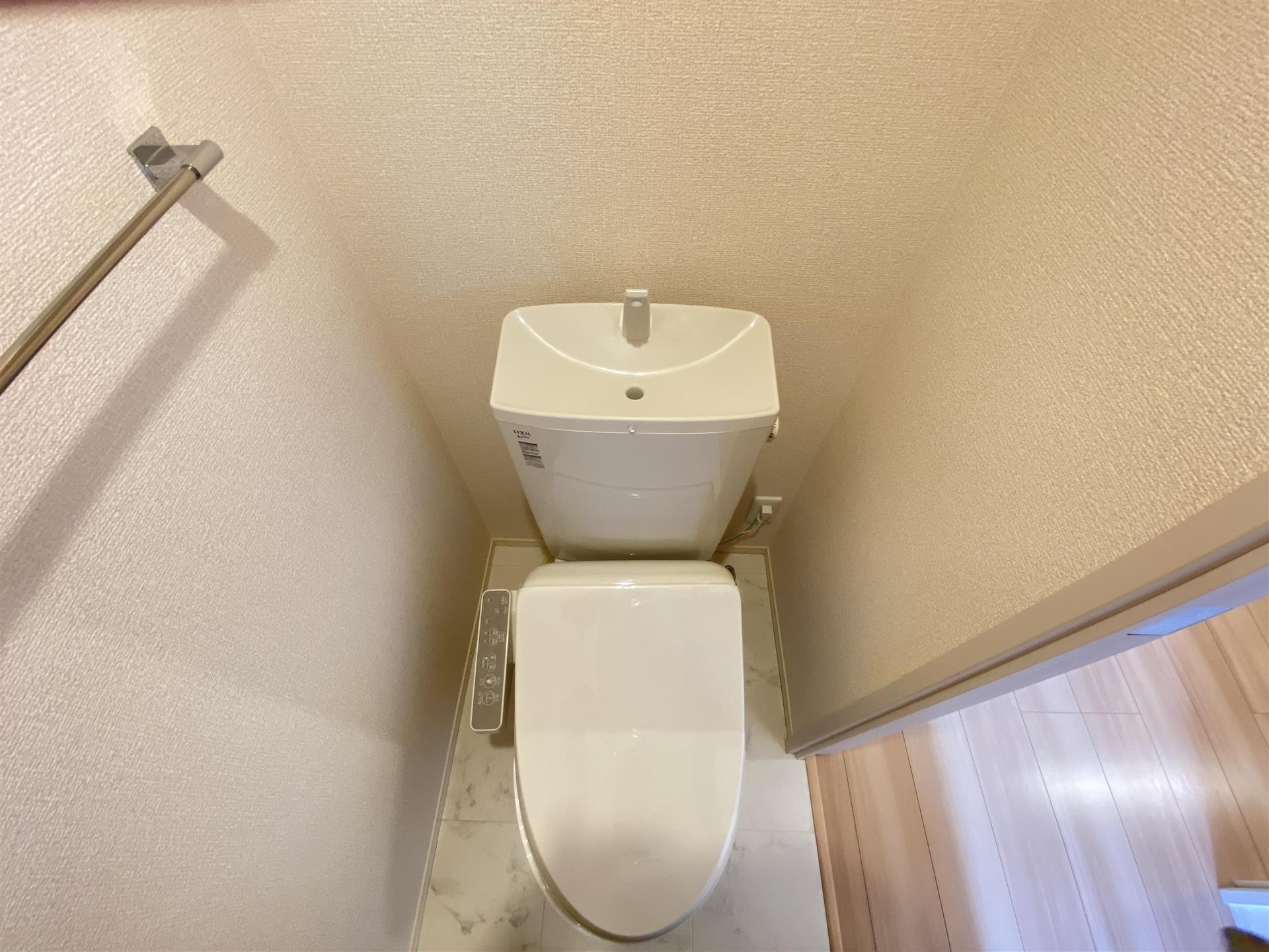 トイレ　温水洗浄暖房便座付トイレ