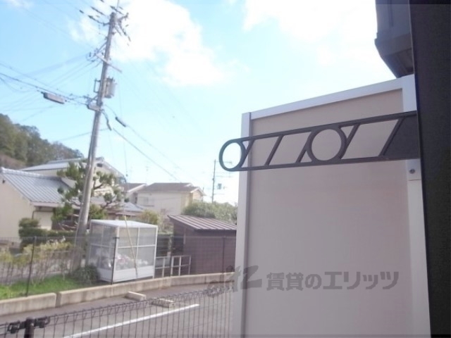 バルコニー　外に洗濯物を干すことができますね。