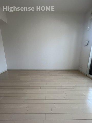 居室・リビング　落ち着いた色調の洋室です