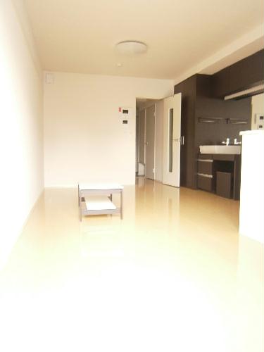 居室・リビング　号室によって左右反転プランがあります