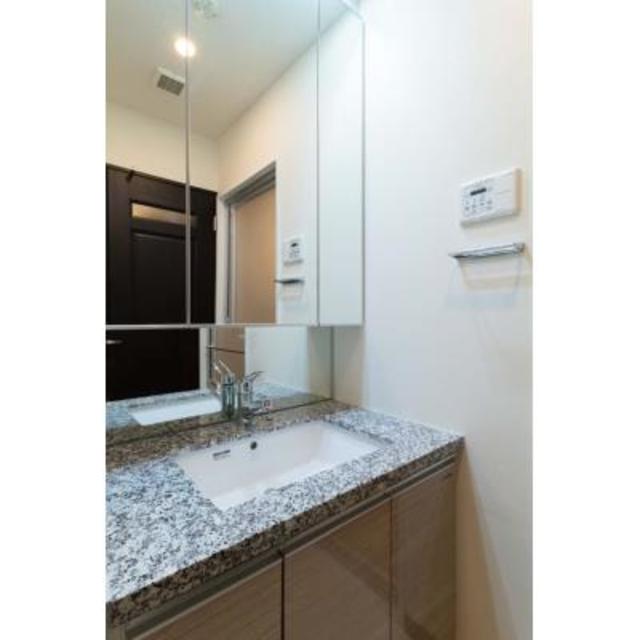 洗面設備　※写真は同タイプ住戸です。