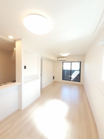 居室・リビング　こちらのリビングで趣味の時間をお楽しみください