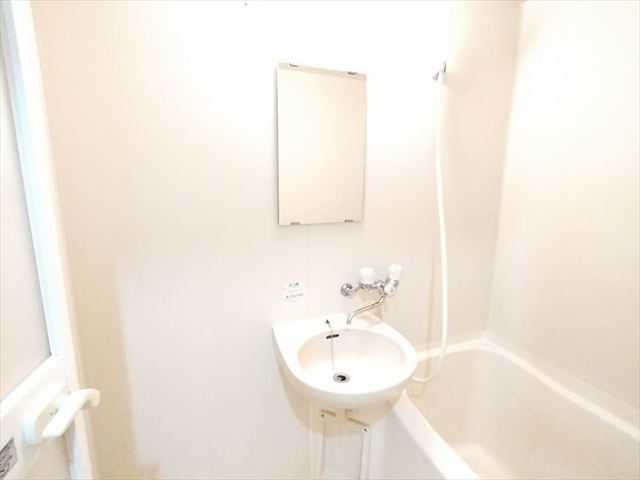 洗面設備　別部屋参考写真です