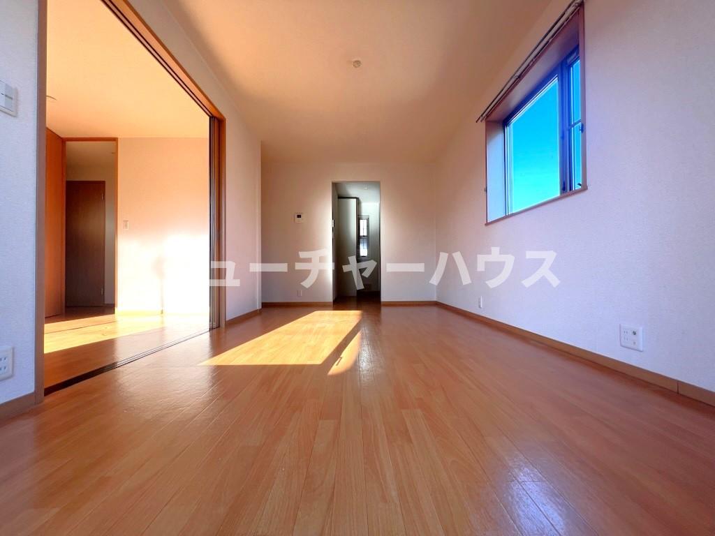 居室・リビング　※101号室の画像です