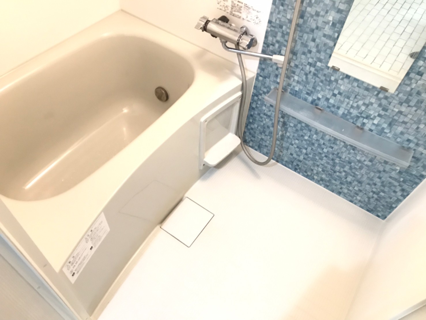 バス・シャワールーム　同じタイプ同じモデルを使用