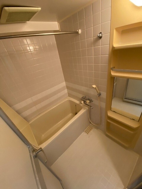 バス・シャワールーム　※入居中またはリフォーム中のため同棟別室写真