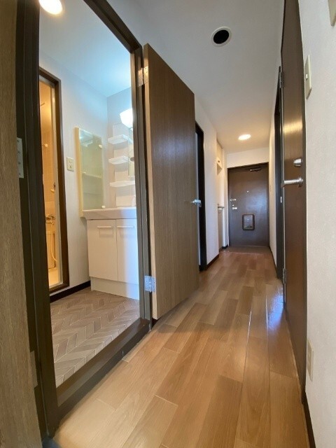 玄関　※入居中またはリフォーム中のため同棟別室写真