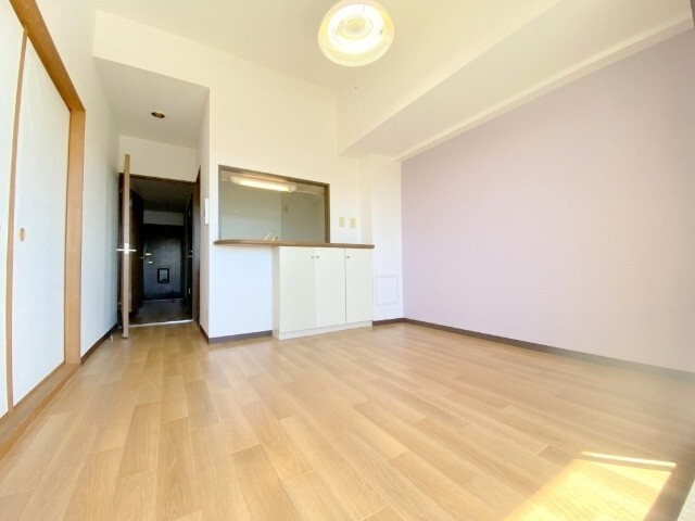 居室・リビング　※入居中またはリフォーム中のため同棟別室写真